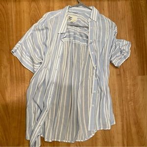 Short sleeve button down